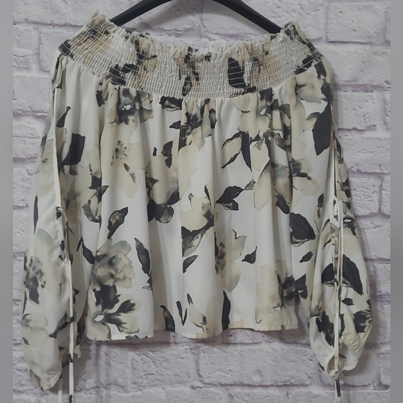 Papaya Floral Smocked, Cold Shoulder,Open Balloon Sleeve  Crop Top Large - Picture 3 of 5